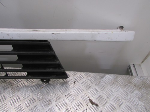 GRILLE Mercedes-Benz Vito (638.1/2) Bus 2.2 CDI 108 16V (OM611.980) 6388800483 - Afbeelding 4 van 7