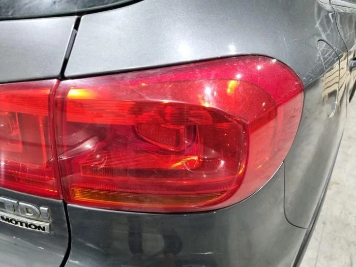 Feu arrière droit VW Tiguan I 5N 5N0945096Q P25650475 - Photo 1/1
