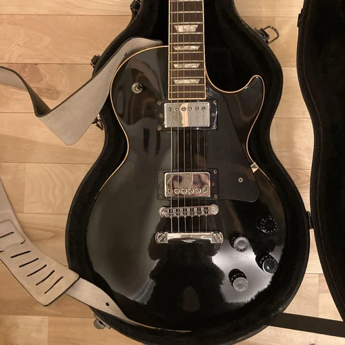 Electric Guitar Gibson Les Paul Model Standard Black with Hard Case + Strap