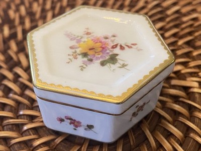   Royal Crown Derby   DERBY POSIES    Hexagonal Trinket Box w/Lid, 2.25'' W  