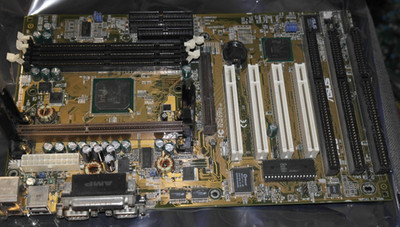 Asus P2B 1.04 Slot 1 ATX Mainboard AGP PCI ISA IDE FDD Intel BX working retro