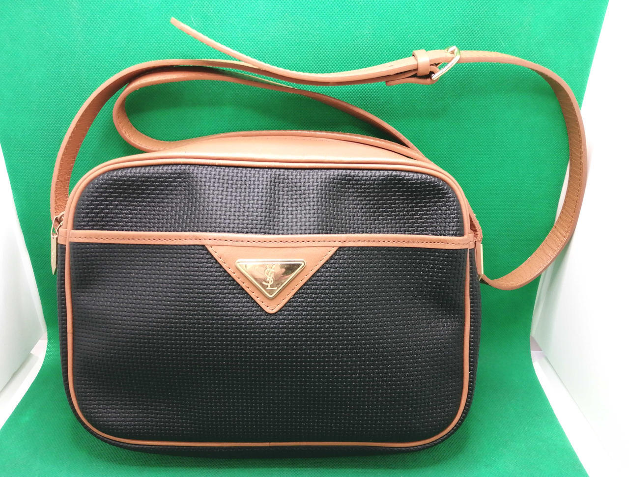 Borsa a tracolla Yves Saint Laurent nera e marrone 9 8 pollici