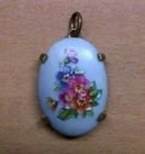 ► LIMOGES Pendentif fleurs / hangertje bloemen / pendant flowers (> 100 years)