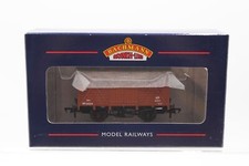 Bachmann  37-754A  OO Gauge 12 Ton Fruit Van BR Bauxite W134214 Boxed