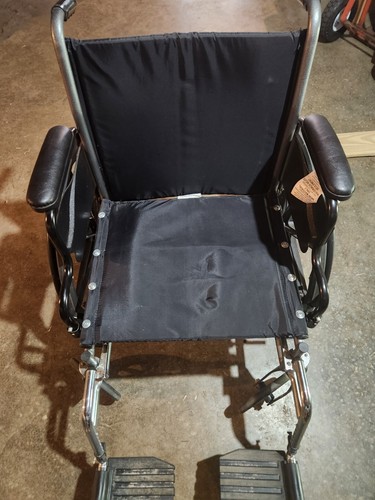 Invacare Tracer SX5 Wheelchair with Leg Rests - Picture 3 of 7