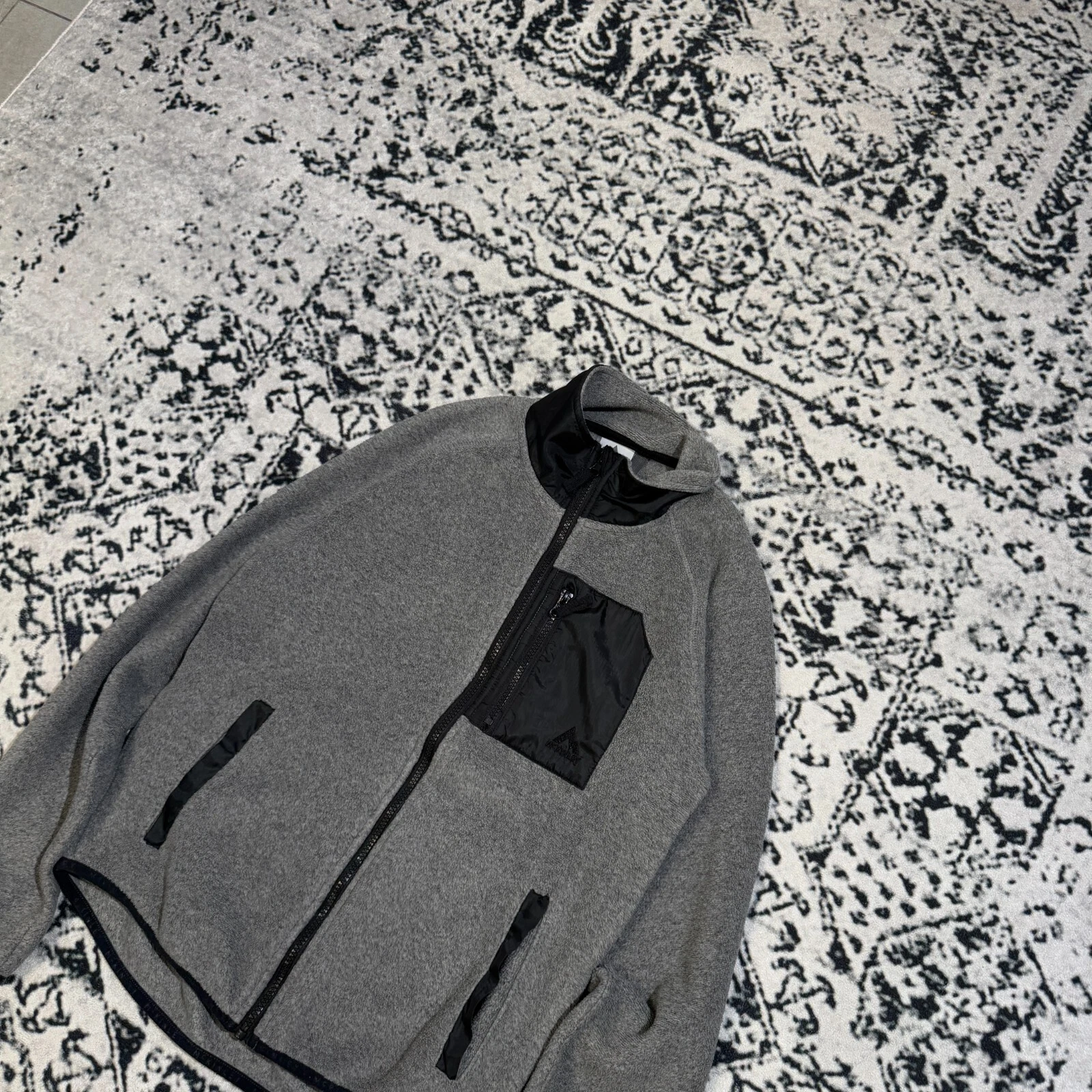 GUCCI Giacca pile Mc Kinley unisex grigio poliestere taglia XS vestibilità regolare Y2K lupo anni 90 A