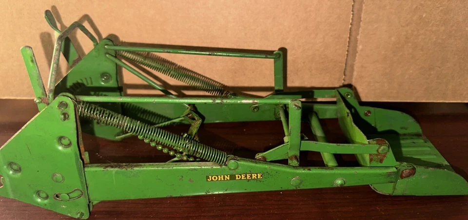 Eska Vintage John Deere Loader Farm Toy Complete and Functional - Image 3 of 4