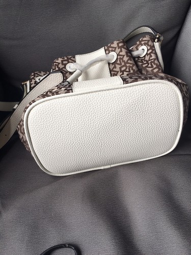 DKNY Noho drawstring Bucket Bag, Chino/White, BNWT, 100% Authentic (RRP £180) - Picture 9 of 12