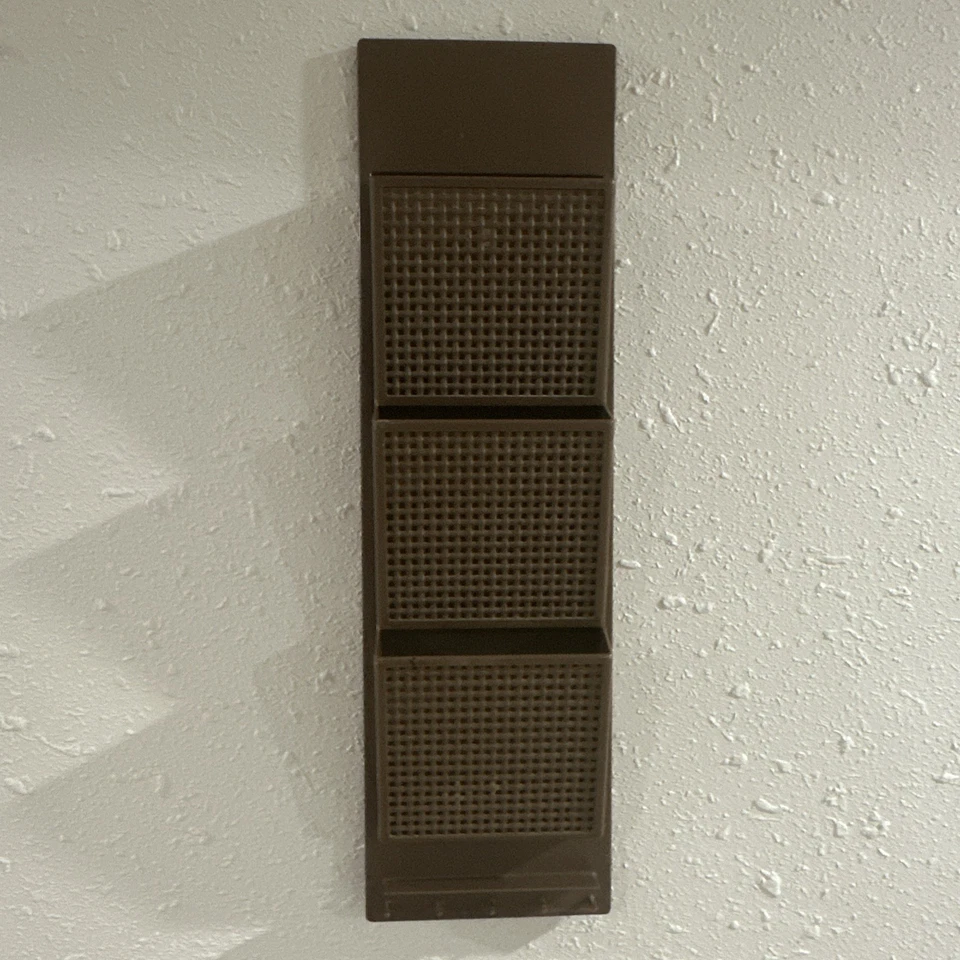 Organizador de correo colgante de plástico marrón retro vintage FESCO #6333 EE. UU. Foto 2 de 4