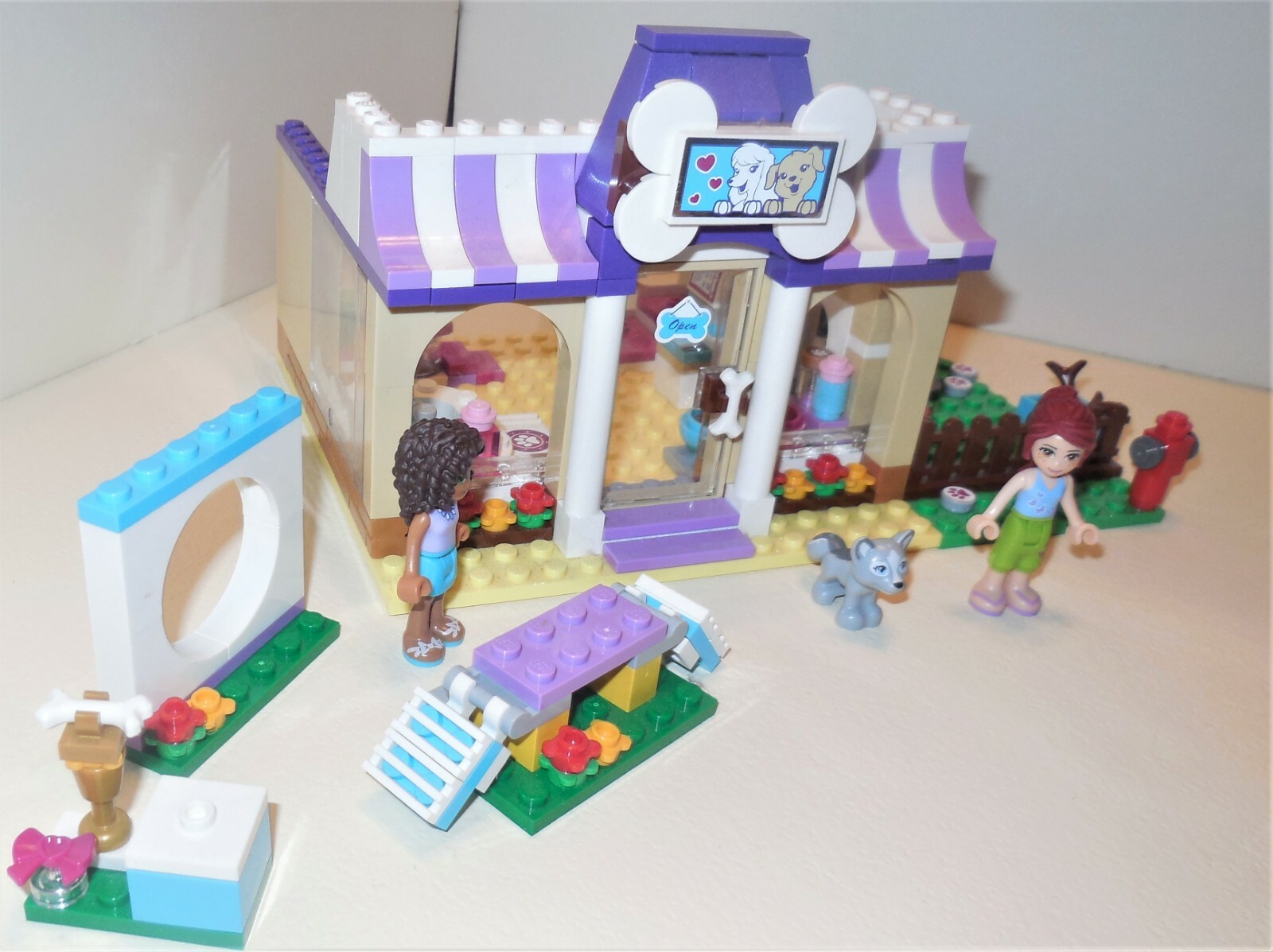 LEGO FRIENDS HEARTLAKE CITY PUPPY DOG DAYCARE DOWNTOWN 41124 BUILDING SET LOT