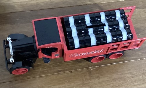 Ertl Coastal 1925 Kenworth Rungenwagen mit Fässern Druckguss Coin Bank Neu im Karton - Bild 2 von 11