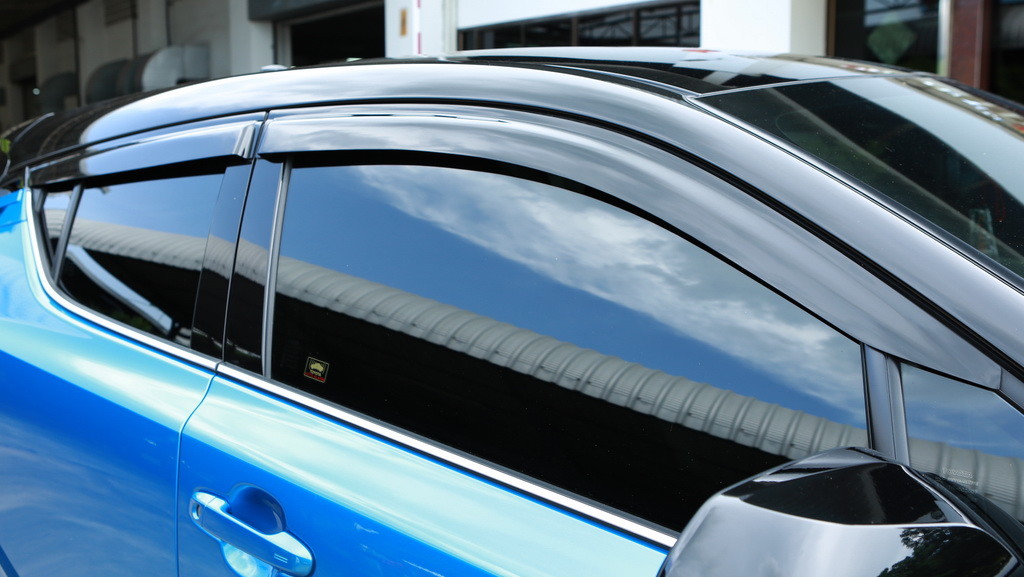 Black Visor Wind Deflector Weather Guard Silver For Toyota Chr Chr