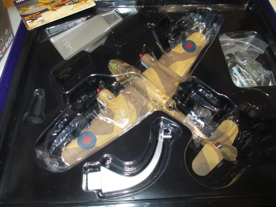CORGI AVIATION 1:72 BRISTOL BEAUFORT MK.IA EK979 RAF EGYPT 1944 - Image 2 of 4