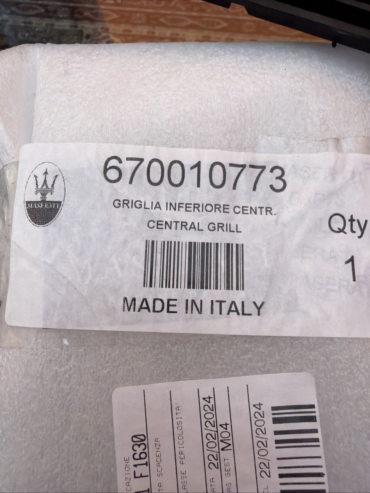 Maserati Ghibli front bumper center grille L65