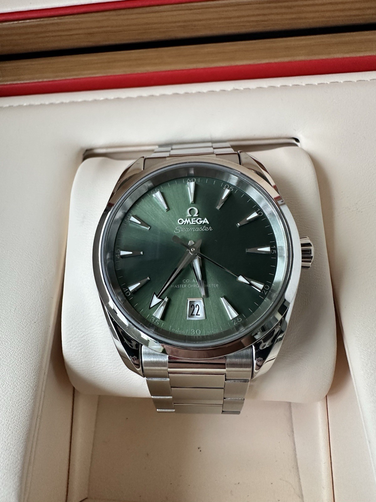 OMEGA Seamaster Aqua Terra Shades Green Dial 220.10.38.20.10.002 +box and papers