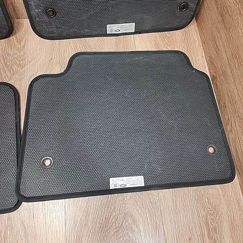 Juego de alfombrillas deportivas Land Rover Discovery 2018-24 OEM negras 300283-1032 - Imagen 9 de 11