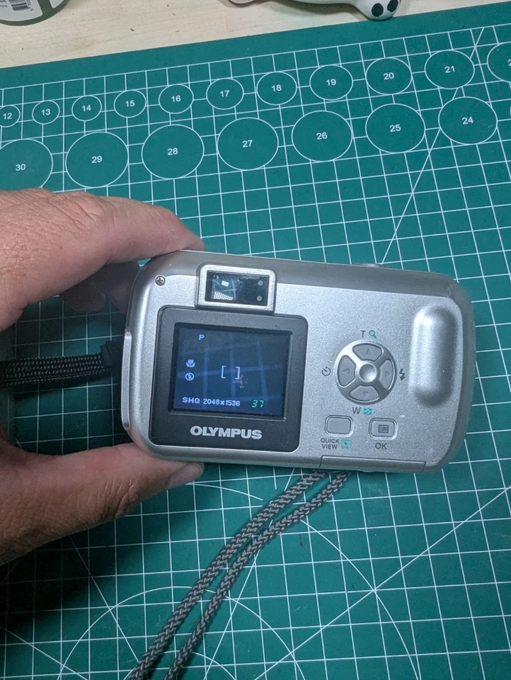 Olympus Camedia C-160 Zoom 3.2 MP Kompaktkamera, Silber - Bild 2 von 2