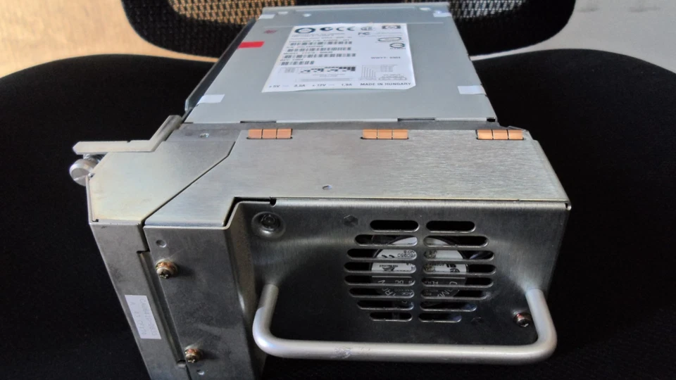 Overland HP 973373-101 C7379-00830 Ultrium2 LTO2 SCSI LVD NEO w/ Tray - Image 3 of 3