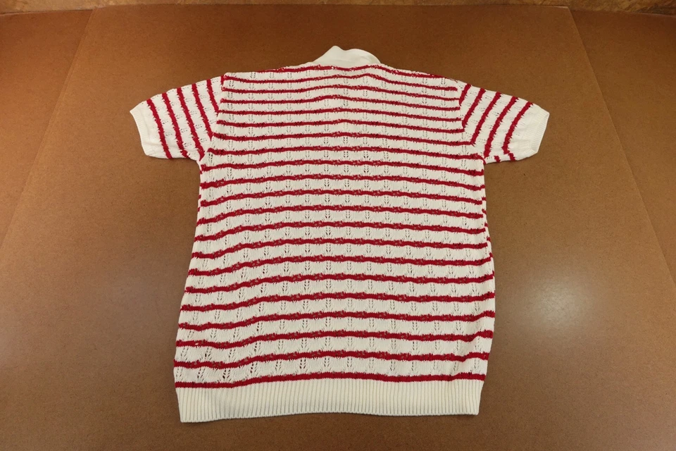 Top polo de manga corta tejido abierto a rayas blanco rojo talla mediana Boohoo para hombre Foto 3 de 4