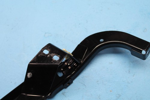 1439 08 HARLEY-DAVIDSON STREET GLIDE FRONT FAIRING LEFT RIGHT SUPPORT BRACKET - Picture 8 of 9
