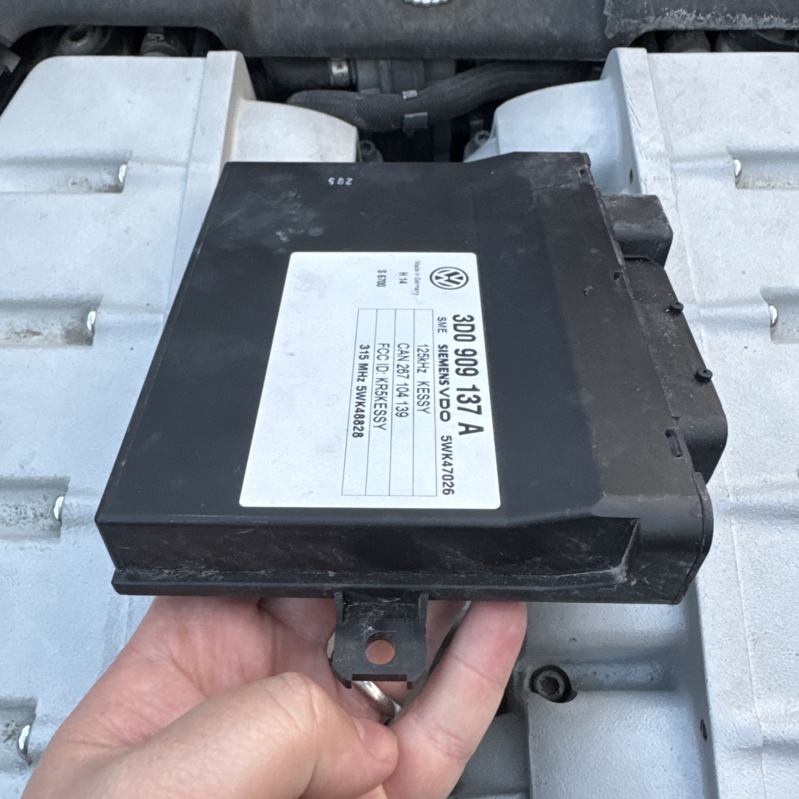 04-13 BENTLEY CONTINENTAL FLYING SPUR KEYLESS GO ENTRY MODULE ECU 3D0 909 137 A