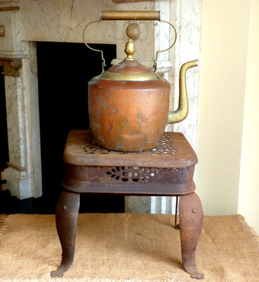 GROSSER Kupfer Wasserkocher 12 Pint & Untersetzer Ständer Lakaie INGLENOOK KAMIN DISPLAY