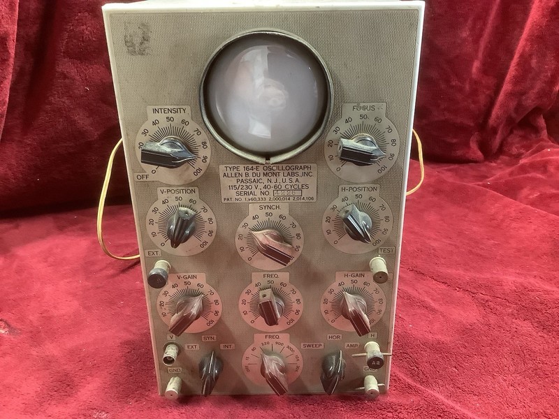 Antique Allen B. DuMont Type 164-E Cathode-Ray Oscillograph Oscilloscope TurnsOn
