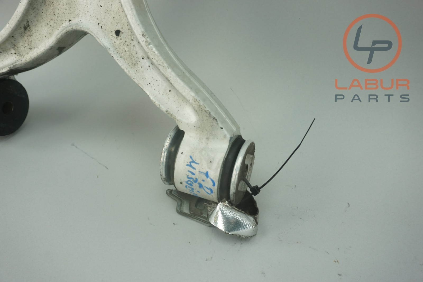 M139 03-08 Maserati Quattroporte Front Right Side Lower Control Arm C737