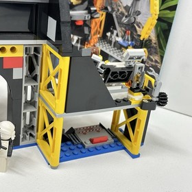 LEGO The LEGO Ninjago Movie: Garmadon's Volcano Lair (70631) Complete