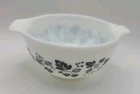 VTG Pyrex White/Black Gooseberry Design 1.5 Pt Small Cinderella Mixing Bowl 441
