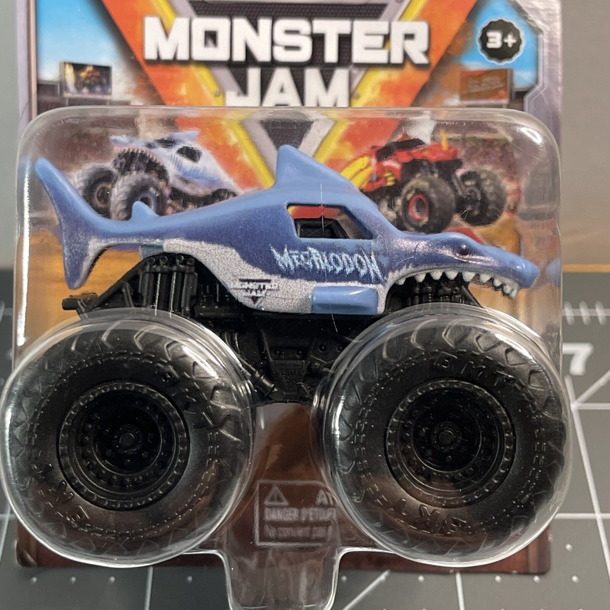Monster Jam MEGALODON ミニカー s-l1200.jpg
