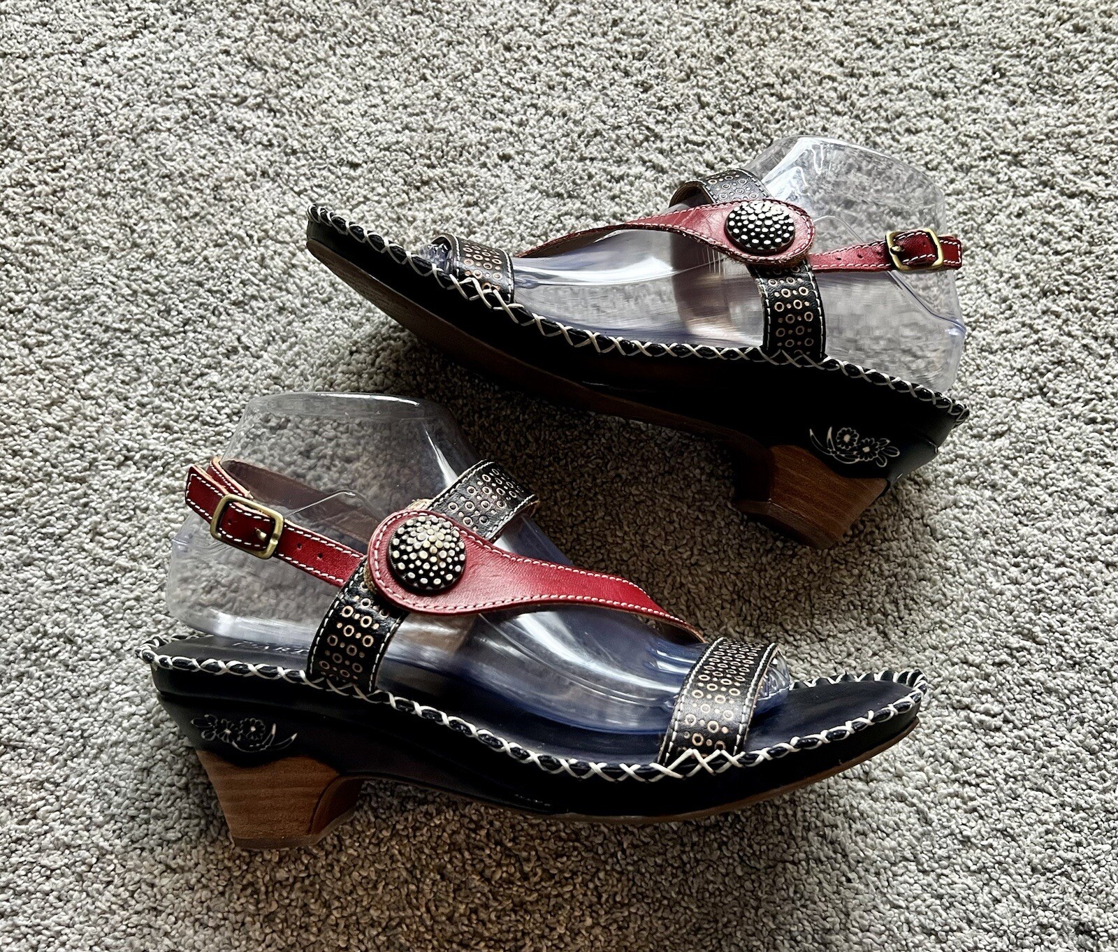 New L'Artiste Spring Step Dreamer Size 39 Leather Strappy Heel Sandals Red Black