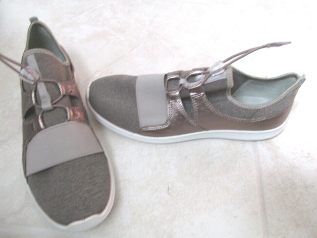 ecco women's sense toggle fashion sneaker