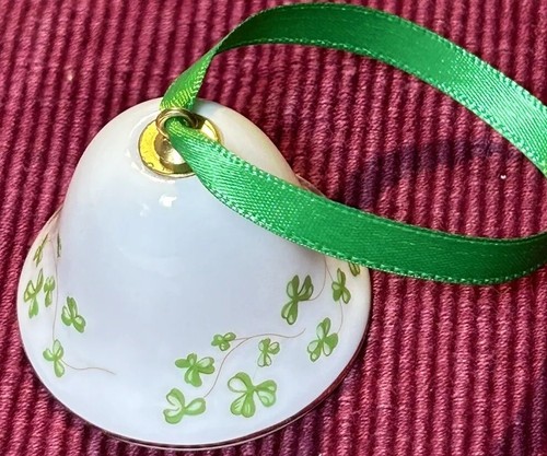 Royal Tara Galway Ireland Fine Porcelain Handmade Shamrock Bell 1.5inx2in VTG - Picture 5 of 14