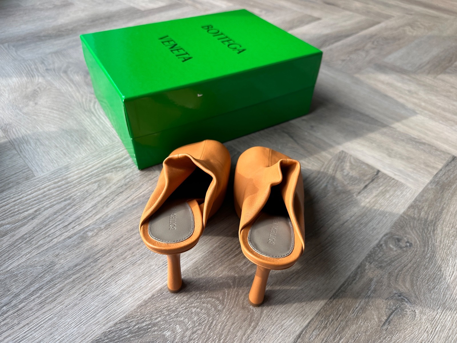 NWT BOTTEGA VENETA The Bold Camel Orange Leather Square Toe Mules Heels UK4 37 image 4