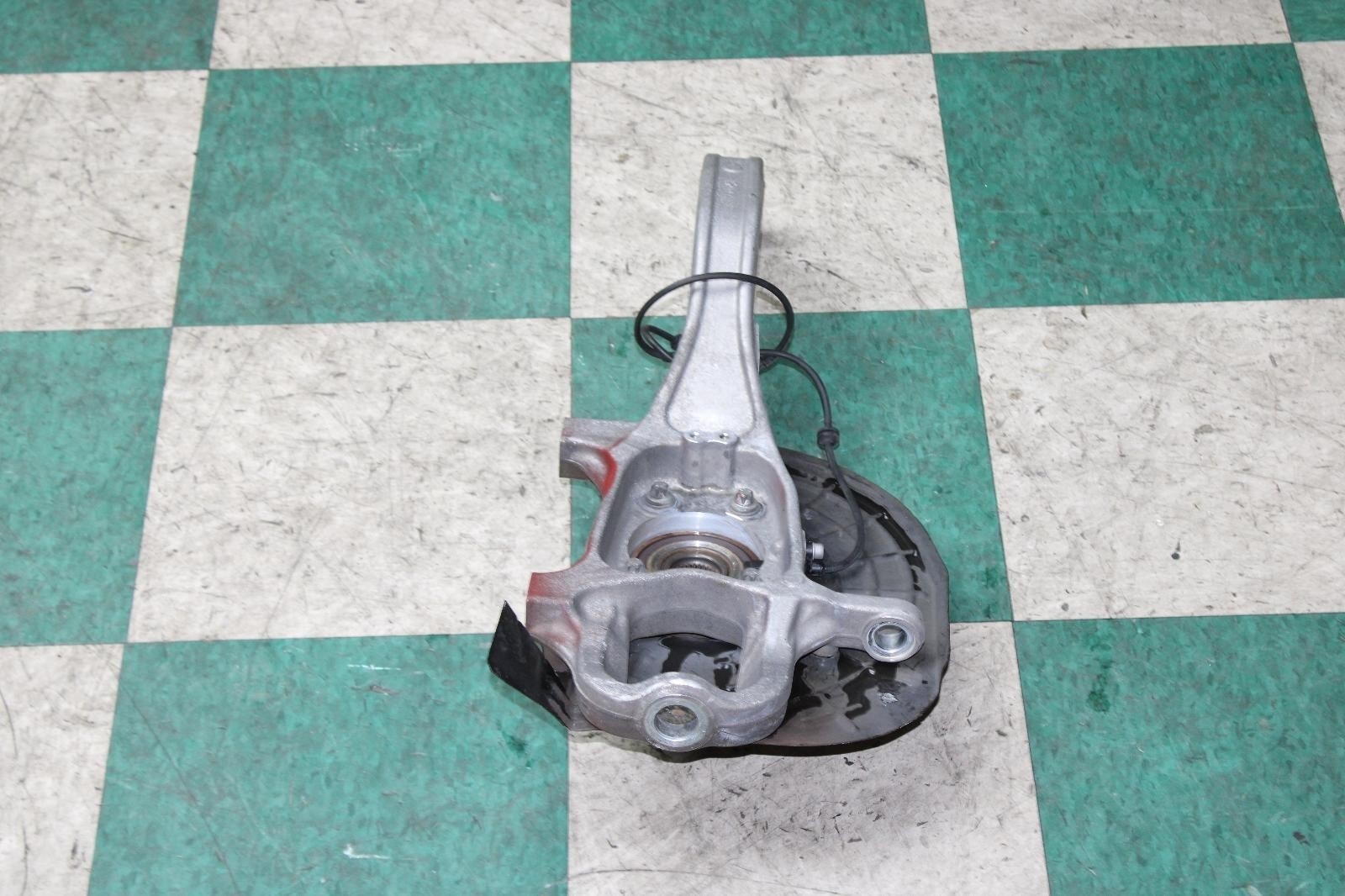 Maserati Quattroporte 2014-2020 Front Right Steering wheel hub