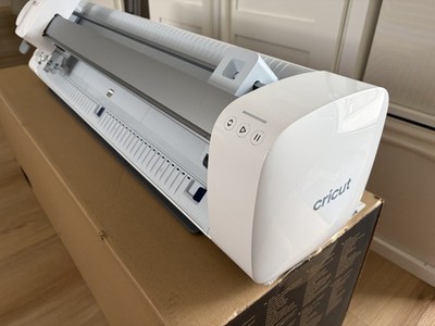 Cricut Venture inkl. Standfuß & 2 neuen Matten | Wie neu (4 Monate alt) | OVP +