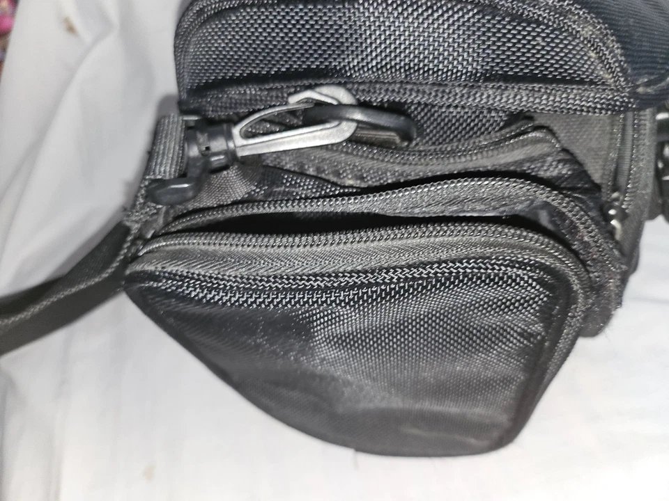 Bolso grande para cámara Kodak negro de nailon con correa para el hombro Foto 3 de 4