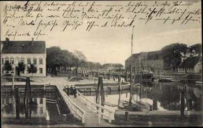 Ak Tönning an der Eider Nordfriesland, Partie am Hafen - 10625706