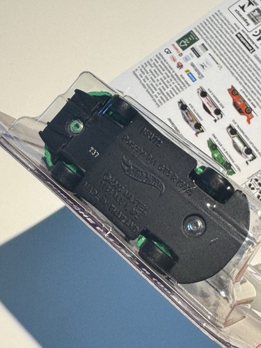 2024 Hot Wheels Premium Car Culture Race Day Rexy Porsche 911 GT3 R (992) NEW - Picture 8 of 9