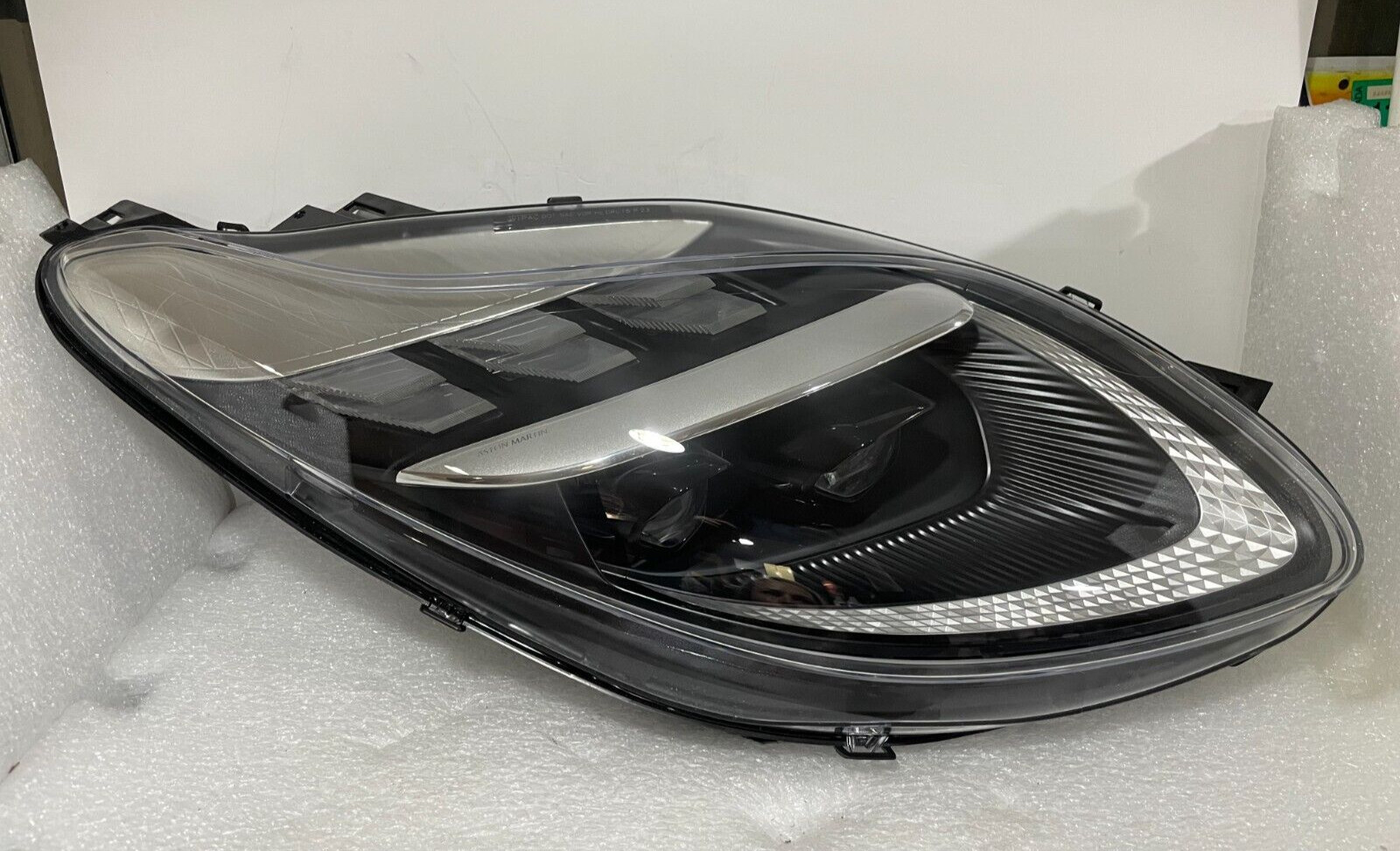 2024 ASTON MARTIN DB12 RIGHT SIDE PASSENGER SIDE LED COMPLETE HEADLIGHT OEM