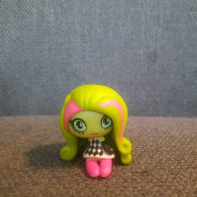 Monster High Minis Venus McFlytrap  1.5'' Series 1 Mini Ghouls