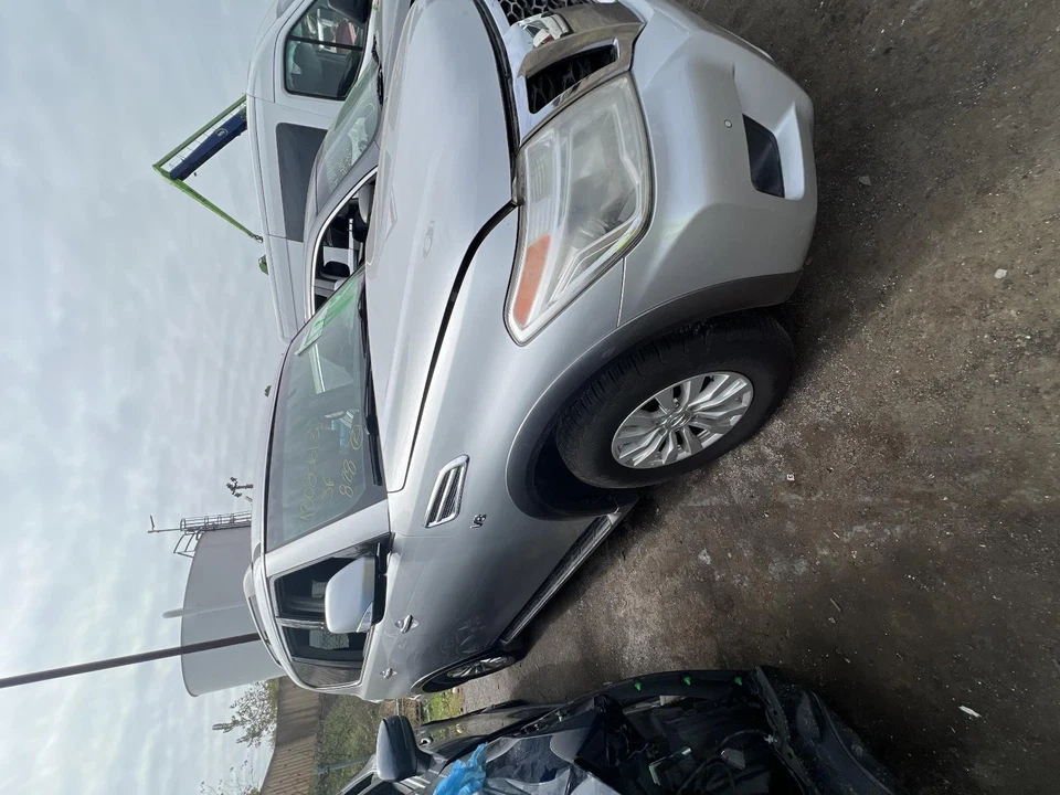 Brazo de control superior superior delantero izquierdo usado se adapta a: Nissan Armada 2017 desde 9/05 Foto 2 de 4