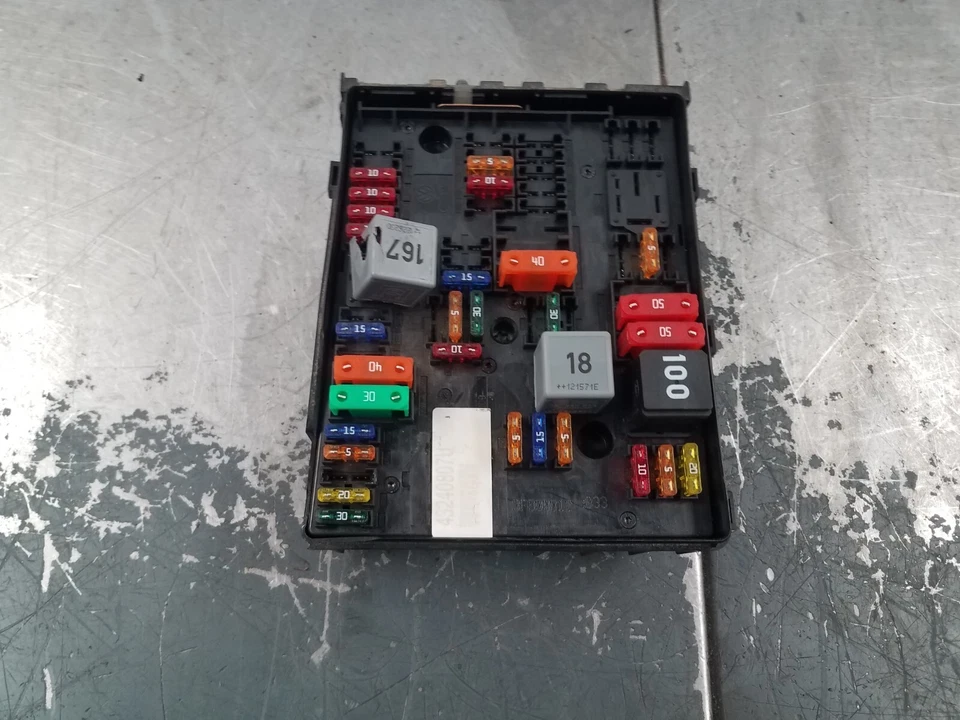 Volkswagen Golf R 2013 AWD compartimento del motor panel de fusibles #16682 M5 Foto 4 de 4