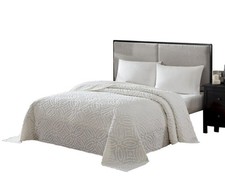 Beatrice Home Fashions Wedding Ring Chenille Bedspread, Queen, Ivory