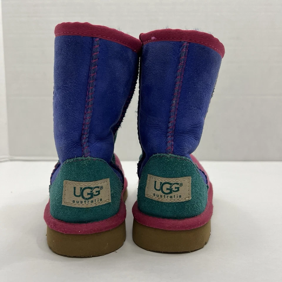 Botas infantis UGG Australia estilo shearling multicoloridas camurça biqueira redonda - Imagem 3 de 4