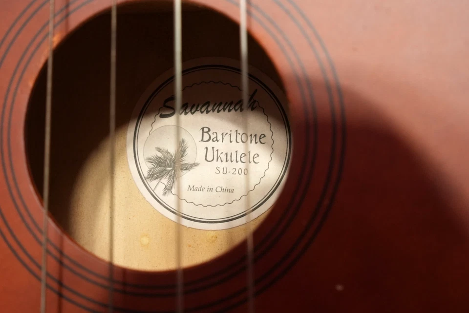 Ukelele barítono Savannah SU-200 con bolsa Foto 2 de 4