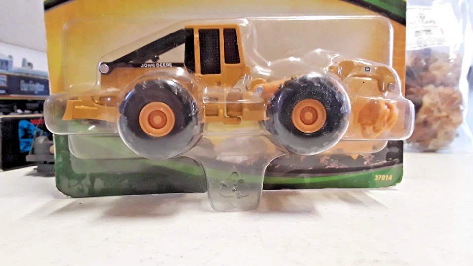 Skidder con garra John Deere Ertl 60 aniversario #37914 NRFP (AA-37 Foto 3 de 4