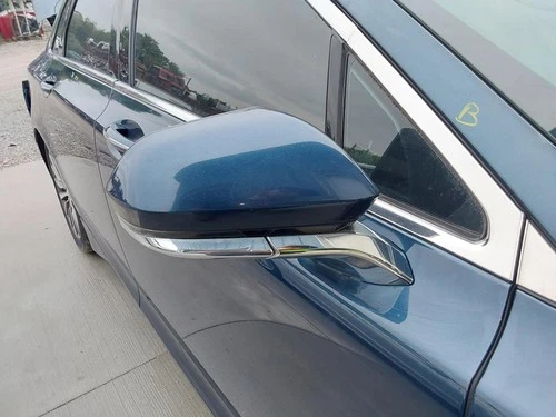 Used Right Door Mirror fits: 2017 Lincoln Mkz Power approach lamps heated painte