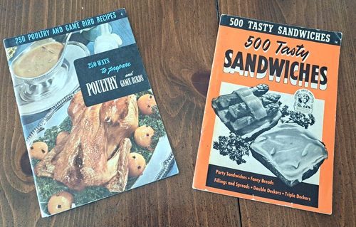 Culinary Arts Institute Cookbooks 500 Tasty Sandwiches 1941 AND 250 Poultry 1953 - Foto 1 di 7